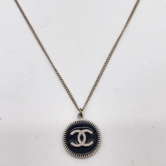 Authentic CHANEL Coco Mark Circle Medal 06P Necklace Silver/Black W/ Box - Picture 4 of 12